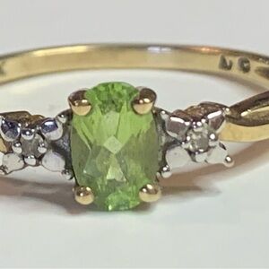 10kt solid Gold Peridot and Diamond Gemstone Ring! So pretty 😍